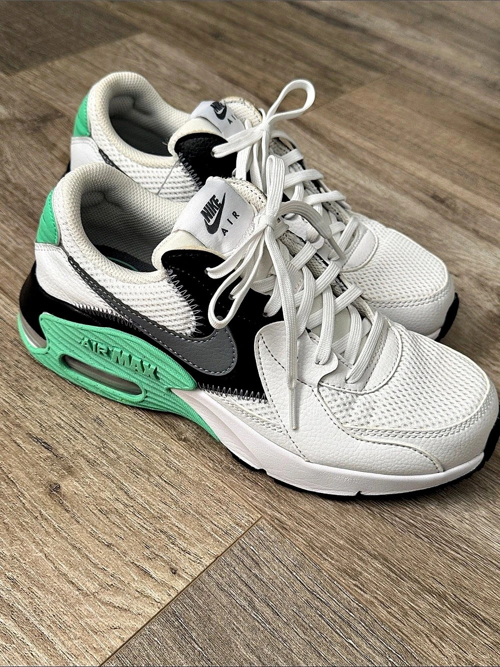 Nike Air Max Excee Sneakers in White & Green US 6.5 Like New